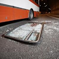 bus-rem-blong-di-puncak-belasan-penumpang-terluka