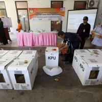 petugas-pemilu-mulai-kelelahan-pemkot-depok-siagakan-tim-medis-gratis