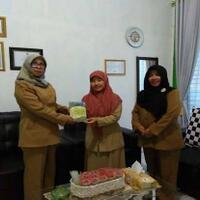 dpk-kobar-terima-hibah-buku-dari-kepsek-smk-muhammadiyah