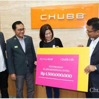 chubb-life-bayarkan-klaim-nasabah-senilai-rp15-miliar