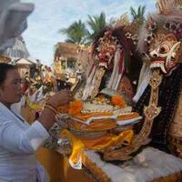 indonesians-fight-to-keep-mystical-religion-of-java-alive