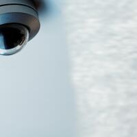 cara-mendeteksi-adakah-kamera-cctv-tersembunyi-di-kamar-hotel