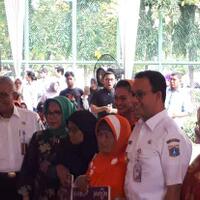 anies-baswedan-sebut-penerima-kartu-lansia-costumer-prioritas