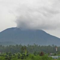 gunung-merapi-muntahkan-awan-panas-berulang-kali