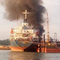 ledakan-di-lokasi-perbaikan-kapal-2-pekerja-luka-bakar