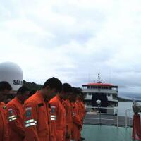 km-triangel-tenggelam-7-abk-selamat-lompat-ke-laut