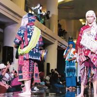 mempromosikan-batik-bekasi-ke-luar-negeri-di-fashion-week-2019