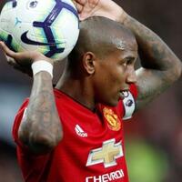 ashley-young-enaknya-dibuang-atau-disayang