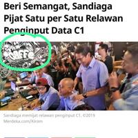 viral-foto-sandi-pijat-pundak-relawan-input-c1-netizen-semoga-lelah-terbayar-lunas