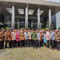 wali-kota-bogor-ajak-kepala-dinas-dan-camat-ke-gedung-kpk