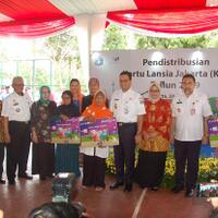 bank-dki-dan-dinas-sosial-terus-distribusikan-kartu-lansia-jakarta