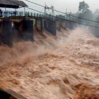 puluhan-rumah-di-depok-terendam-banjir-distribusi-air-pdam-terhenti