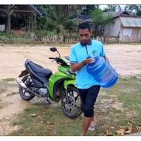 kisah-tukang-antar-galon-raih-1-kursi-di-dprd-muna-barat