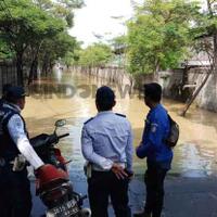 cisadane-meluap-sebagian-jalan-di-kota-tangerang-terendam-banjir