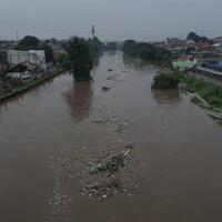 foto-jakarta-terendam-banjir-kiriman-dari-bogor