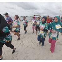 masyarakat-antusias-ikuti-beach-run-koran-sindo-dan-sindonews-di-ancol