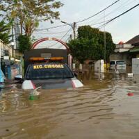 banjir-tinggi-di-kota-tangerang-akibat-proyek-turap-yang-mangkrak