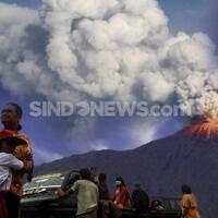 diselimuti-kabut-gunung-merapi-muntahkan-awan-panas