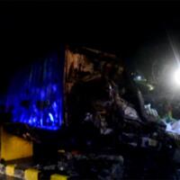 dihantam-truk-fuso-bermuatan-gula-colt-diesel-meledak-di-gt-bakauheni