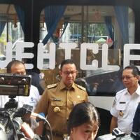 lakukan-uji-coba-anies-jajal-bus-listrik-dari-monas-sampai-bundaran-hi