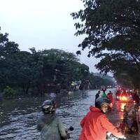 begini-banjir-di-gedebage-yang-sebabkan-lalu-lintas-macet-total