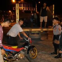 ganggu-warga-pelaku-balap-liar-kocar-kacir-dibubarkan-polisi