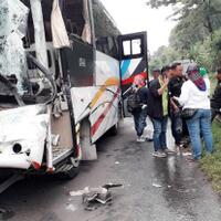12-penumpang-bus-luka-luka-dalam-kecelakaan-di-cipularang