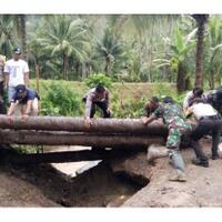 jembatan-di-desa-totopo-gorontalo-putus-tni---polri-turun-tangan