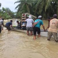 jalan-trans-sulawesi-lumpuh-total-800-kk-desa-lariang-terendam