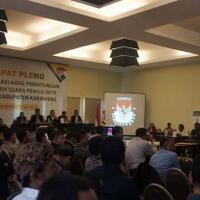 rapat-pleno-kpu-karawang-dikawal-ketat-aparat