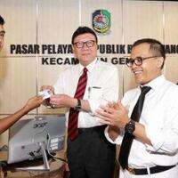 urus-e-ktp-hingga-perizinan-cukup-dilakukan-di-tengah-pasar