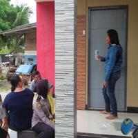 diduga-depresi-wanita-mengamuk-dan-buka-baju-di-depan-rumah-warga