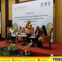 bupati-kobar-terima-penghargaan-srikandi-lingkungan-hidup-dan-kehutanan