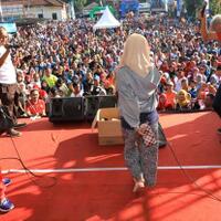 bukan-demonstrasi-buruh-lomba-karaoke-peringati-may-day