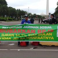 may-day-di-patung-kuda-massa-buruh-bentangkan-spanduk-bubarkan-bpjs