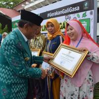 wali-kota-palu-pimpin-upacara-peringatan-hardiknas