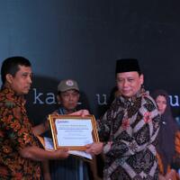 bawaslu-beri-santunan-anggotanya-yang-wafat-dalam-pemilu-2019