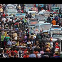 jelang-ramadhan-kawasan-tanah-abang-penuh-sesak-dan-macet-parah