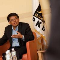 presiden-pks-instruksikan-kader-kibarkan-bendera-setengah-tiang