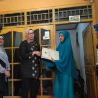 kpu-cairkan-santunan-istri-ketua-kpps-yang-meninggal-curhat-soal-kuliah-anak