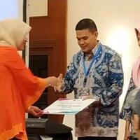 kepsek-sdn-9-gorontalo-raih-juara-i-lomba-best-practices-tingkat-nasional
