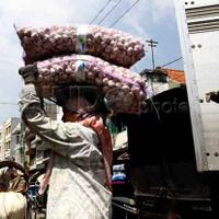 jelang-ramadhan-harga-bawang-putih-meroket-hingga-rp120-ribu-perkilo