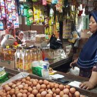 jelang-ramadhan-harga-bawang-putih-di-pasar-sumur-batu-kemayoran-naik