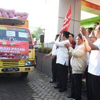stabilisasi-harga-kementan-gelar-operasi-pasar-pangan-murah