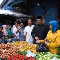 ridwan-kamil-pastikan-harga-bahan-pokok-relatif-stabil