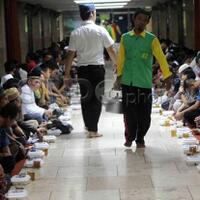 selama-ramadhan-masjid-istiqlal-siapkan-2000-takjil-setiap-hari
