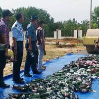 polres-bintan-musnahkan-ratusan-botol-minuman-beralkohol