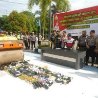 polres-tanjungpinang-musnahkan-ratusan-botol-miras
