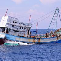 sebanyak-13-kapal-ikan-ilegal-vietnam-ditenggelamkan