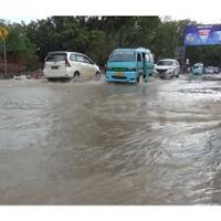 hujan-2-jam-banjir-genangi-ruas-jalan-protokol-di-kota-kendari